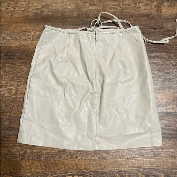 Le Lis Collection Mini Skirt Size M - Picture 3 of 4